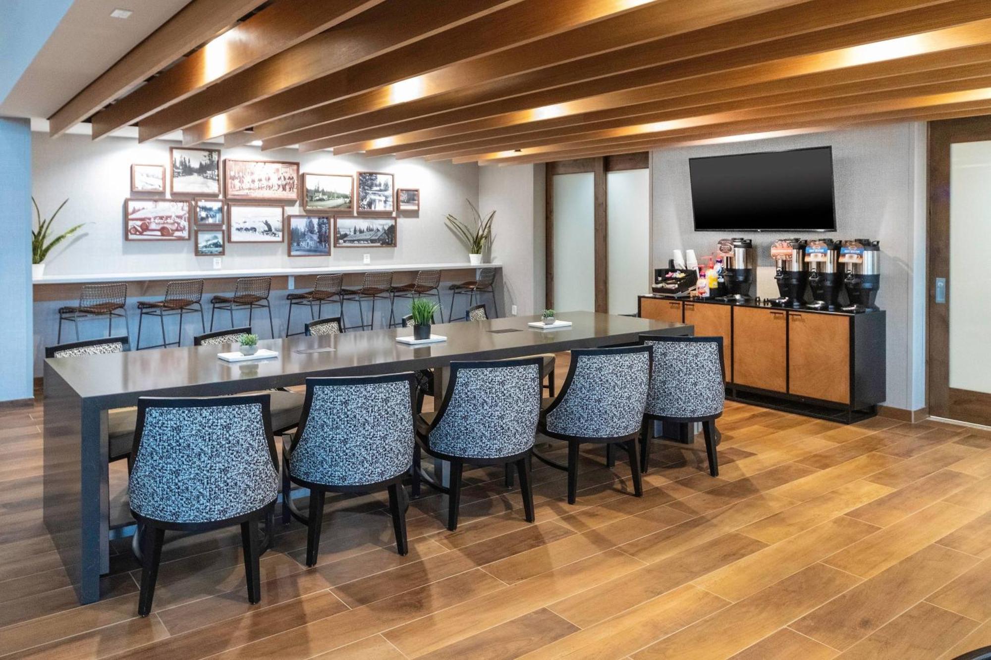 Springhill Yellowstone Hotel 3*